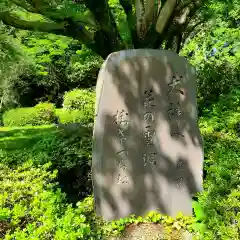 霊犬神社の建物その他