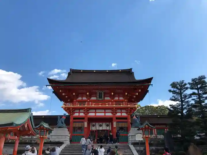 伏見稲荷大社の山門・神門