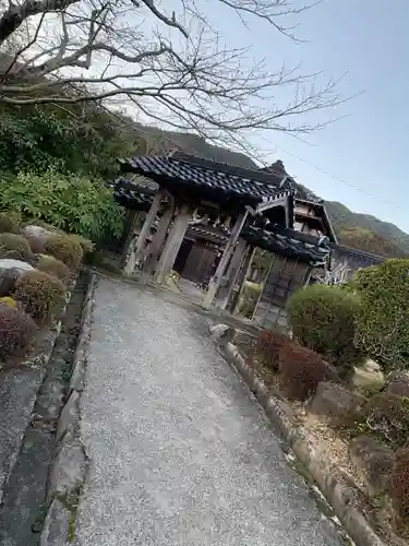 鰐鳴八幡宮の山門・神門