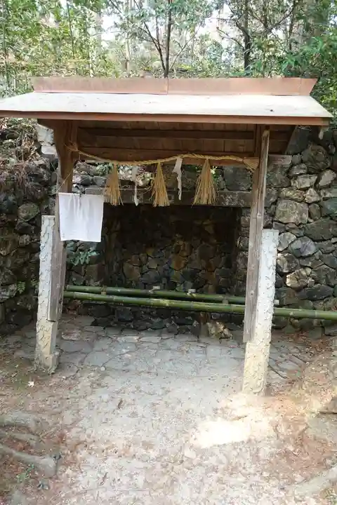猿丸神社の手水舎