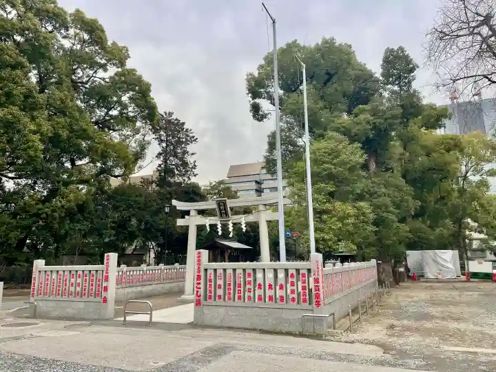 熊野神社の{uncategorized: "未分類", other: "その他", undefined: "問題あり", building: "その他建物", grave: "お墓", sacred_gate: "鳥居", guardian: "狛犬", statue: "像", buddha: "仏像", history: "歴史", nature: "自然", garden: "庭園", animal: "動物", pagoda: "塔", temizu: "手水舎", mountain_gate: "山門・神門", sanctuary: "本殿・本堂", subordinate: "末社・摂社", art: "芸術", scenery: "景色", jizo: "地蔵", ema: "絵馬", goshuin: "御朱印", omikuji: "おみくじ", items: "授与品その他", amulet: "お守り", goshuincho: "御朱印帳", eats: "食事", festival: "お祭り", votive_dance: "神楽", shichigosan: "七五三参", wedding: "結婚式", experience: "体験その他", initially: "初詣", around: "周辺", anti_infection: "感染症対策"}