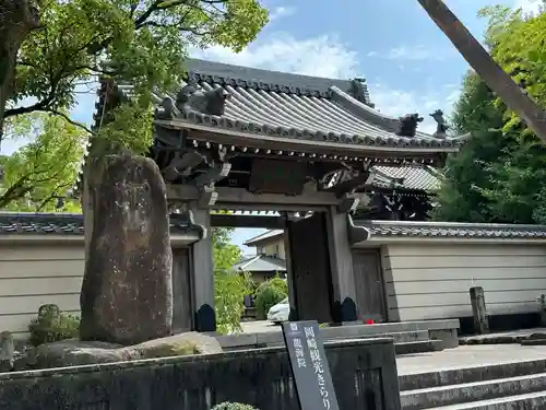 龍海院の山門