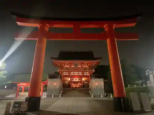 伏見稲荷大社の{uncategorized: "未分類", other: "その他", undefined: "問題あり", building: "その他建物", grave: "お墓", sacred_gate: "鳥居", guardian: "狛犬", statue: "像", buddha: "仏像", history: "歴史", nature: "自然", garden: "庭園", animal: "動物", pagoda: "塔", temizu: "手水舎", mountain_gate: "山門・神門", sanctuary: "本殿・本堂", subordinate: "末社・摂社", art: "芸術", scenery: "景色", jizo: "地蔵", ema: "絵馬", goshuin: "御朱印", omikuji: "おみくじ", items: "授与品その他", amulet: "お守り", goshuincho: "御朱印帳", eats: "食事", festival: "お祭り", votive_dance: "神楽", shichigosan: "七五三参", wedding: "結婚式", experience: "体験その他", initially: "初詣", around: "周辺", anti_infection: "感染症対策"}