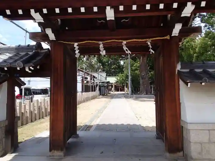 阿麻美許曽神社の山門・神門