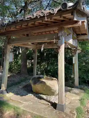 子安神社（勝原）の手水舎