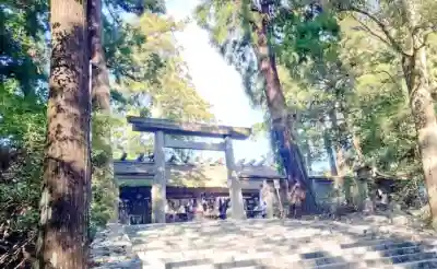 伊勢神宮内宮（皇大神宮）の{uncategorized: "未分類", other: "その他", undefined: "問題あり", building: "その他建物", grave: "お墓", sacred_gate: "鳥居", guardian: "狛犬", statue: "像", buddha: "仏像", history: "歴史", nature: "自然", garden: "庭園", animal: "動物", pagoda: "塔", temizu: "手水舎", mountain_gate: "山門・神門", sanctuary: "本殿・本堂", subordinate: "末社・摂社", art: "芸術", scenery: "景色", jizo: "地蔵", ema: "絵馬", goshuin: "御朱印", omikuji: "おみくじ", items: "授与品その他", amulet: "お守り", goshuincho: "御朱印帳", eats: "食事", festival: "お祭り", votive_dance: "神楽", shichigosan: "七五三参", wedding: "結婚式", experience: "体験その他", initially: "初詣", around: "周辺", anti_infection: "感染症対策"}
