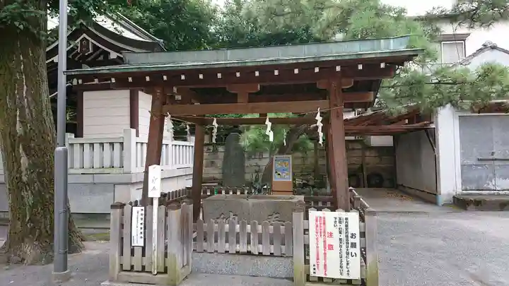 鎧神社の手水舎