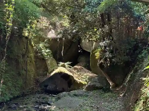 磐船神社の{uncategorized: "未分類", other: "その他", undefined: "問題あり", building: "その他建物", grave: "お墓", sacred_gate: "鳥居", guardian: "狛犬", statue: "像", buddha: "仏像", history: "歴史", nature: "自然", garden: "庭園", animal: "動物", pagoda: "塔", temizu: "手水舎", mountain_gate: "山門・神門", sanctuary: "本殿・本堂", subordinate: "末社・摂社", art: "芸術", scenery: "景色", jizo: "地蔵", ema: "絵馬", goshuin: "御朱印", omikuji: "おみくじ", items: "授与品その他", amulet: "お守り", goshuincho: "御朱印帳", eats: "食事", festival: "お祭り", votive_dance: "神楽", shichigosan: "七五三参", wedding: "結婚式", experience: "体験その他", initially: "初詣", around: "周辺", anti_infection: "感染症対策"}