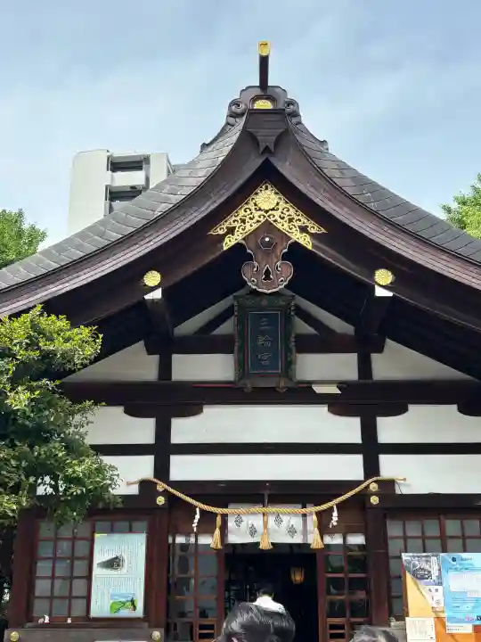 三輪神社の{uncategorized: "未分類", other: "その他", undefined: "問題あり", building: "その他建物", grave: "お墓", sacred_gate: "鳥居", guardian: "狛犬", statue: "像", buddha: "仏像", history: "歴史", nature: "自然", garden: "庭園", animal: "動物", pagoda: "塔", temizu: "手水舎", mountain_gate: "山門・神門", sanctuary: "本殿・本堂", subordinate: "末社・摂社", art: "芸術", scenery: "景色", jizo: "地蔵", ema: "絵馬", goshuin: "御朱印", omikuji: "おみくじ", items: "授与品その他", amulet: "お守り", goshuincho: "御朱印帳", eats: "食事", festival: "お祭り", votive_dance: "神楽", shichigosan: "七五三参", wedding: "結婚式", experience: "体験その他", initially: "初詣", around: "周辺", anti_infection: "感染症対策"}