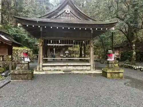貴船神社奥宮の{uncategorized: "未分類", other: "その他", undefined: "問題あり", building: "その他建物", grave: "お墓", sacred_gate: "鳥居", guardian: "狛犬", statue: "像", buddha: "仏像", history: "歴史", nature: "自然", garden: "庭園", animal: "動物", pagoda: "塔", temizu: "手水舎", mountain_gate: "山門・神門", sanctuary: "本殿・本堂", subordinate: "末社・摂社", art: "芸術", scenery: "景色", jizo: "地蔵", ema: "絵馬", goshuin: "御朱印", omikuji: "おみくじ", items: "授与品その他", amulet: "お守り", goshuincho: "御朱印帳", eats: "食事", festival: "お祭り", votive_dance: "神楽", shichigosan: "七五三参", wedding: "結婚式", experience: "体験その他", initially: "初詣", around: "周辺", anti_infection: "感染症対策"}