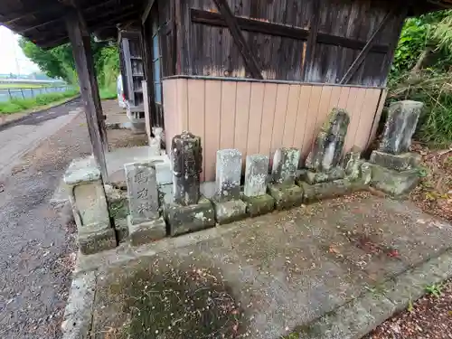 鸕鷀草神社の像