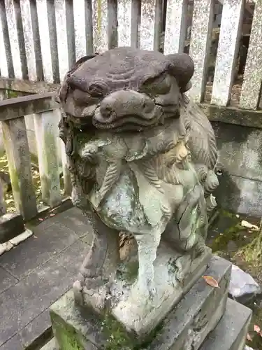 神明社の狛犬