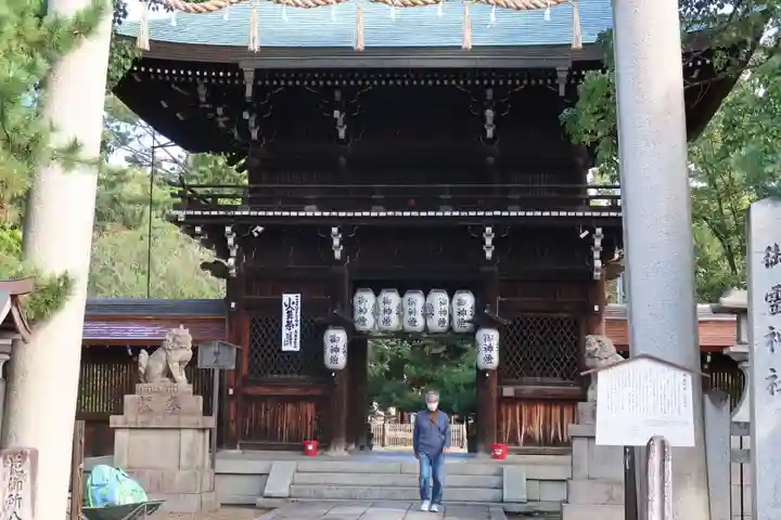 御霊神社(上御霊神社)の山門・神門