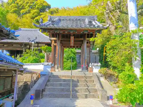 清来寺の山門