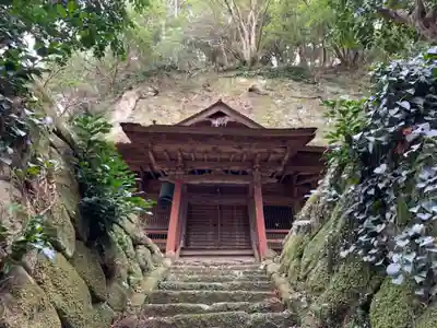 立岩観音堂の本殿・本堂