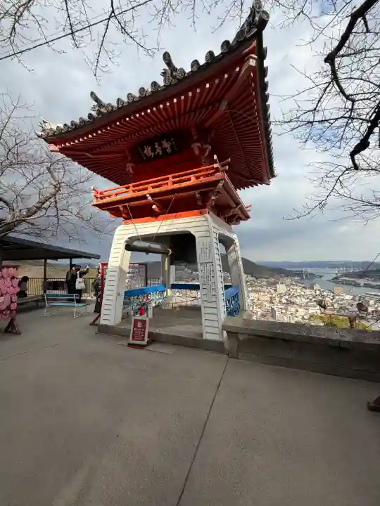 千光寺の{uncategorized: "未分類", other: "その他", undefined: "問題あり", building: "その他建物", grave: "お墓", sacred_gate: "鳥居", guardian: "狛犬", statue: "像", buddha: "仏像", history: "歴史", nature: "自然", garden: "庭園", animal: "動物", pagoda: "塔", temizu: "手水舎", mountain_gate: "山門・神門", sanctuary: "本殿・本堂", subordinate: "末社・摂社", art: "芸術", scenery: "景色", jizo: "地蔵", ema: "絵馬", goshuin: "御朱印", omikuji: "おみくじ", items: "授与品その他", amulet: "お守り", goshuincho: "御朱印帳", eats: "食事", festival: "お祭り", votive_dance: "神楽", shichigosan: "七五三参", wedding: "結婚式", experience: "体験その他", initially: "初詣", around: "周辺", anti_infection: "感染症対策"}