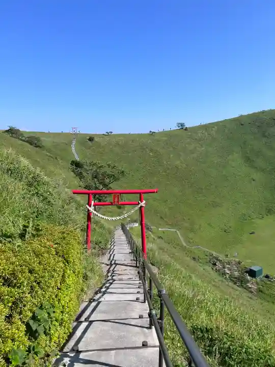 大室山浅間神社の{uncategorized: "未分類", other: "その他", undefined: "問題あり", building: "その他建物", grave: "お墓", sacred_gate: "鳥居", guardian: "狛犬", statue: "像", buddha: "仏像", history: "歴史", nature: "自然", garden: "庭園", animal: "動物", pagoda: "塔", temizu: "手水舎", mountain_gate: "山門・神門", sanctuary: "本殿・本堂", subordinate: "末社・摂社", art: "芸術", scenery: "景色", jizo: "地蔵", ema: "絵馬", goshuin: "御朱印", omikuji: "おみくじ", items: "授与品その他", amulet: "お守り", goshuincho: "御朱印帳", eats: "食事", festival: "お祭り", votive_dance: "神楽", shichigosan: "七五三参", wedding: "結婚式", experience: "体験その他", initially: "初詣", around: "周辺", anti_infection: "感染症対策"}