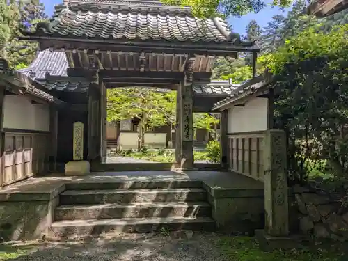 吸湖山　青岸寺の山門