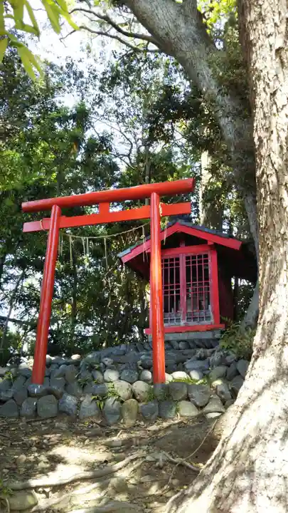 稲荷大明神の鳥居