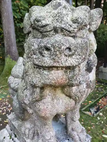 宇奈月神社の狛犬