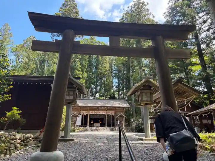 秋葉山本宮 秋葉神社 上社の{uncategorized: "未分類", other: "その他", undefined: "問題あり", building: "その他建物", grave: "お墓", sacred_gate: "鳥居", guardian: "狛犬", statue: "像", buddha: "仏像", history: "歴史", nature: "自然", garden: "庭園", animal: "動物", pagoda: "塔", temizu: "手水舎", mountain_gate: "山門・神門", sanctuary: "本殿・本堂", subordinate: "末社・摂社", art: "芸術", scenery: "景色", jizo: "地蔵", ema: "絵馬", goshuin: "御朱印", omikuji: "おみくじ", items: "授与品その他", amulet: "お守り", goshuincho: "御朱印帳", eats: "食事", festival: "お祭り", votive_dance: "神楽", shichigosan: "七五三参", wedding: "結婚式", experience: "体験その他", initially: "初詣", around: "周辺", anti_infection: "感染症対策"}