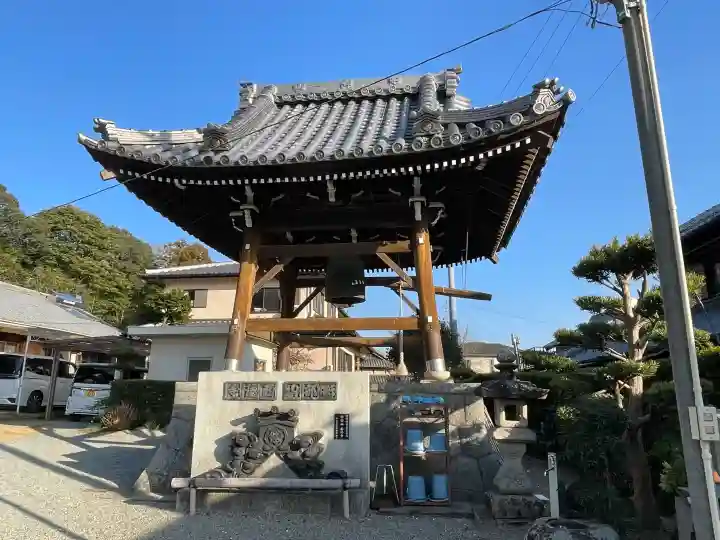 西徳寺の{uncategorized: "未分類", other: "その他", undefined: "問題あり", building: "その他建物", grave: "お墓", sacred_gate: "鳥居", guardian: "狛犬", statue: "像", buddha: "仏像", history: "歴史", nature: "自然", garden: "庭園", animal: "動物", pagoda: "塔", temizu: "手水舎", mountain_gate: "山門・神門", sanctuary: "本殿・本堂", subordinate: "末社・摂社", art: "芸術", scenery: "景色", jizo: "地蔵", ema: "絵馬", goshuin: "御朱印", omikuji: "おみくじ", items: "授与品その他", amulet: "お守り", goshuincho: "御朱印帳", eats: "食事", festival: "お祭り", votive_dance: "神楽", shichigosan: "七五三参", wedding: "結婚式", experience: "体験その他", initially: "初詣", around: "周辺", anti_infection: "感染症対策"}