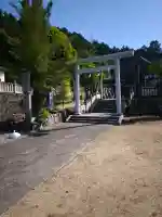 粟井神社の{uncategorized: "未分類", other: "その他", undefined: "問題あり", building: "その他建物", grave: "お墓", sacred_gate: "鳥居", guardian: "狛犬", statue: "像", buddha: "仏像", history: "歴史", nature: "自然", garden: "庭園", animal: "動物", pagoda: "塔", temizu: "手水舎", mountain_gate: "山門・神門", sanctuary: "本殿・本堂", subordinate: "末社・摂社", art: "芸術", scenery: "景色", jizo: "地蔵", ema: "絵馬", goshuin: "御朱印", omikuji: "おみくじ", items: "授与品その他", amulet: "お守り", goshuincho: "御朱印帳", eats: "食事", festival: "お祭り", votive_dance: "神楽", shichigosan: "七五三参", wedding: "結婚式", experience: "体験その他", initially: "初詣", around: "周辺", anti_infection: "感染症対策"}
