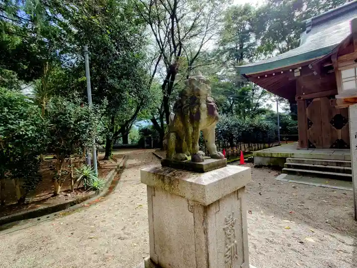 高岡市護国神社の狛犬