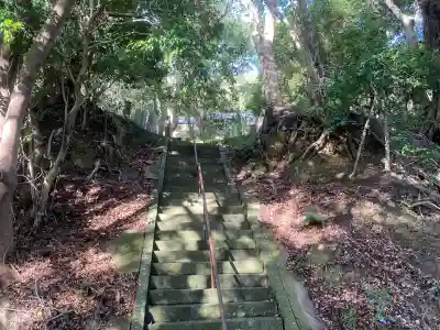 金刀比羅神社の{uncategorized: "未分類", other: "その他", undefined: "問題あり", building: "その他建物", grave: "お墓", sacred_gate: "鳥居", guardian: "狛犬", statue: "像", buddha: "仏像", history: "歴史", nature: "自然", garden: "庭園", animal: "動物", pagoda: "塔", temizu: "手水舎", mountain_gate: "山門・神門", sanctuary: "本殿・本堂", subordinate: "末社・摂社", art: "芸術", scenery: "景色", jizo: "地蔵", ema: "絵馬", goshuin: "御朱印", omikuji: "おみくじ", items: "授与品その他", amulet: "お守り", goshuincho: "御朱印帳", eats: "食事", festival: "お祭り", votive_dance: "神楽", shichigosan: "七五三参", wedding: "結婚式", experience: "体験その他", initially: "初詣", around: "周辺", anti_infection: "感染症対策"}
