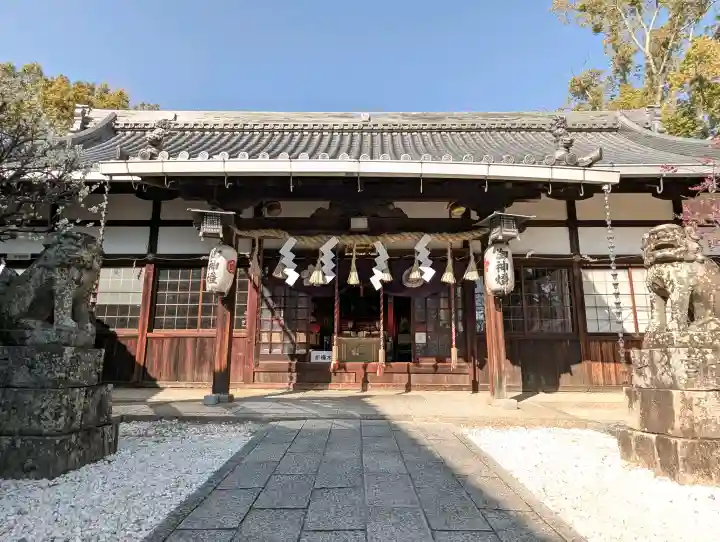 片埜神社の{uncategorized: "未分類", other: "その他", undefined: "問題あり", building: "その他建物", grave: "お墓", sacred_gate: "鳥居", guardian: "狛犬", statue: "像", buddha: "仏像", history: "歴史", nature: "自然", garden: "庭園", animal: "動物", pagoda: "塔", temizu: "手水舎", mountain_gate: "山門・神門", sanctuary: "本殿・本堂", subordinate: "末社・摂社", art: "芸術", scenery: "景色", jizo: "地蔵", ema: "絵馬", goshuin: "御朱印", omikuji: "おみくじ", items: "授与品その他", amulet: "お守り", goshuincho: "御朱印帳", eats: "食事", festival: "お祭り", votive_dance: "神楽", shichigosan: "七五三参", wedding: "結婚式", experience: "体験その他", initially: "初詣", around: "周辺", anti_infection: "感染症対策"}