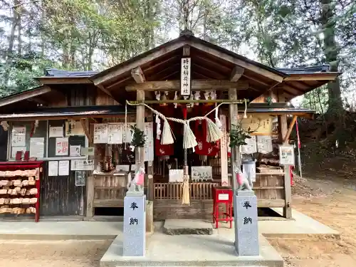 時切稲荷神社の{uncategorized: "未分類", other: "その他", undefined: "問題あり", building: "その他建物", grave: "お墓", sacred_gate: "鳥居", guardian: "狛犬", statue: "像", buddha: "仏像", history: "歴史", nature: "自然", garden: "庭園", animal: "動物", pagoda: "塔", temizu: "手水舎", mountain_gate: "山門・神門", sanctuary: "本殿・本堂", subordinate: "末社・摂社", art: "芸術", scenery: "景色", jizo: "地蔵", ema: "絵馬", goshuin: "御朱印", omikuji: "おみくじ", items: "授与品その他", amulet: "お守り", goshuincho: "御朱印帳", eats: "食事", festival: "お祭り", votive_dance: "神楽", shichigosan: "七五三参", wedding: "結婚式", experience: "体験その他", initially: "初詣", around: "周辺", anti_infection: "感染症対策"}