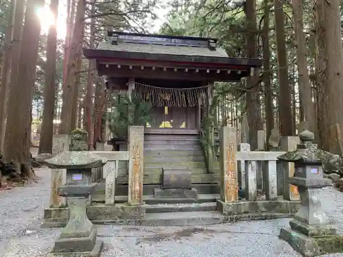 北口本宮冨士浅間神社の末社・摂社