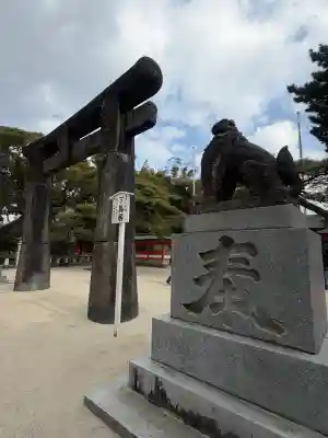 筥崎宮の{uncategorized: "未分類", other: "その他", undefined: "問題あり", building: "その他建物", grave: "お墓", sacred_gate: "鳥居", guardian: "狛犬", statue: "像", buddha: "仏像", history: "歴史", nature: "自然", garden: "庭園", animal: "動物", pagoda: "塔", temizu: "手水舎", mountain_gate: "山門・神門", sanctuary: "本殿・本堂", subordinate: "末社・摂社", art: "芸術", scenery: "景色", jizo: "地蔵", ema: "絵馬", goshuin: "御朱印", omikuji: "おみくじ", items: "授与品その他", amulet: "お守り", goshuincho: "御朱印帳", eats: "食事", festival: "お祭り", votive_dance: "神楽", shichigosan: "七五三参", wedding: "結婚式", experience: "体験その他", initially: "初詣", around: "周辺", anti_infection: "感染症対策"}