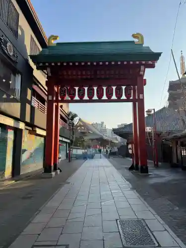浅草神社の{uncategorized: "未分類", other: "その他", undefined: "問題あり", building: "その他建物", grave: "お墓", sacred_gate: "鳥居", guardian: "狛犬", statue: "像", buddha: "仏像", history: "歴史", nature: "自然", garden: "庭園", animal: "動物", pagoda: "塔", temizu: "手水舎", mountain_gate: "山門・神門", sanctuary: "本殿・本堂", subordinate: "末社・摂社", art: "芸術", scenery: "景色", jizo: "地蔵", ema: "絵馬", goshuin: "御朱印", omikuji: "おみくじ", items: "授与品その他", amulet: "お守り", goshuincho: "御朱印帳", eats: "食事", festival: "お祭り", votive_dance: "神楽", shichigosan: "七五三参", wedding: "結婚式", experience: "体験その他", initially: "初詣", around: "周辺", anti_infection: "感染症対策"}