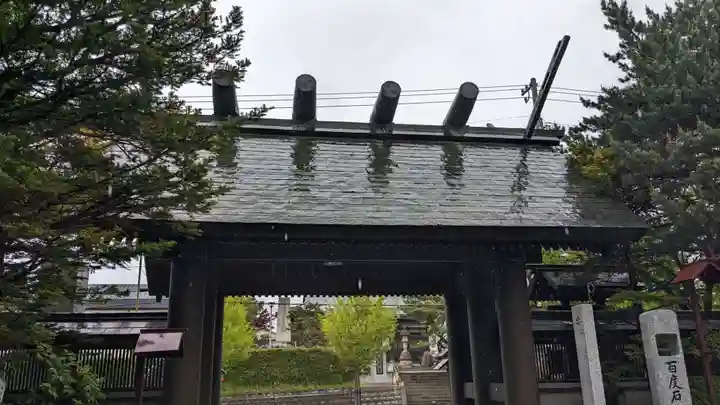 北見神社の山門・神門