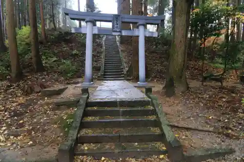 諏訪神社の鳥居