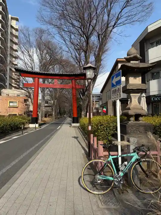 武蔵一宮氷川神社の{uncategorized: "未分類", other: "その他", undefined: "問題あり", building: "その他建物", grave: "お墓", sacred_gate: "鳥居", guardian: "狛犬", statue: "像", buddha: "仏像", history: "歴史", nature: "自然", garden: "庭園", animal: "動物", pagoda: "塔", temizu: "手水舎", mountain_gate: "山門・神門", sanctuary: "本殿・本堂", subordinate: "末社・摂社", art: "芸術", scenery: "景色", jizo: "地蔵", ema: "絵馬", goshuin: "御朱印", omikuji: "おみくじ", items: "授与品その他", amulet: "お守り", goshuincho: "御朱印帳", eats: "食事", festival: "お祭り", votive_dance: "神楽", shichigosan: "七五三参", wedding: "結婚式", experience: "体験その他", initially: "初詣", around: "周辺", anti_infection: "感染症対策"}
