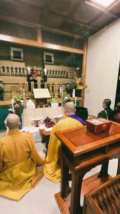 成田山函館別院函館寺の{uncategorized: "未分類", other: "その他", undefined: "問題あり", building: "その他建物", grave: "お墓", sacred_gate: "鳥居", guardian: "狛犬", statue: "像", buddha: "仏像", history: "歴史", nature: "自然", garden: "庭園", animal: "動物", pagoda: "塔", temizu: "手水舎", mountain_gate: "山門・神門", sanctuary: "本殿・本堂", subordinate: "末社・摂社", art: "芸術", scenery: "景色", jizo: "地蔵", ema: "絵馬", goshuin: "御朱印", omikuji: "おみくじ", items: "授与品その他", amulet: "お守り", goshuincho: "御朱印帳", eats: "食事", festival: "お祭り", votive_dance: "神楽", shichigosan: "七五三参", wedding: "結婚式", experience: "体験その他", initially: "初詣", around: "周辺", anti_infection: "感染症対策"}