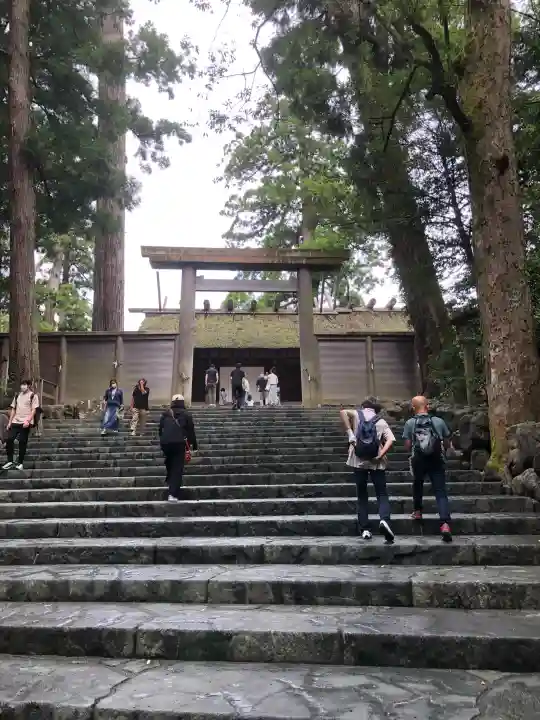 伊勢神宮内宮(皇大神宮)の{uncategorized: "未分類", other: "その他", undefined: "問題あり", building: "その他建物", grave: "お墓", sacred_gate: "鳥居", guardian: "狛犬", statue: "像", buddha: "仏像", history: "歴史", nature: "自然", garden: "庭園", animal: "動物", pagoda: "塔", temizu: "手水舎", mountain_gate: "山門・神門", sanctuary: "本殿・本堂", subordinate: "末社・摂社", art: "芸術", scenery: "景色", jizo: "地蔵", ema: "絵馬", goshuin: "御朱印", omikuji: "おみくじ", items: "授与品その他", amulet: "お守り", goshuincho: "御朱印帳", eats: "食事", festival: "お祭り", votive_dance: "神楽", shichigosan: "七五三参", wedding: "結婚式", experience: "体験その他", initially: "初詣", around: "周辺", anti_infection: "感染症対策"}
