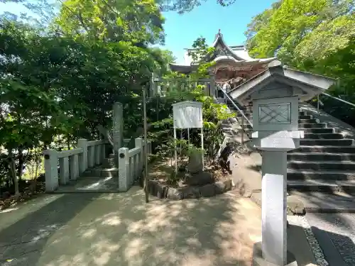 白旗神社の{uncategorized: "未分類", other: "その他", undefined: "問題あり", building: "その他建物", grave: "お墓", sacred_gate: "鳥居", guardian: "狛犬", statue: "像", buddha: "仏像", history: "歴史", nature: "自然", garden: "庭園", animal: "動物", pagoda: "塔", temizu: "手水舎", mountain_gate: "山門・神門", sanctuary: "本殿・本堂", subordinate: "末社・摂社", art: "芸術", scenery: "景色", jizo: "地蔵", ema: "絵馬", goshuin: "御朱印", omikuji: "おみくじ", items: "授与品その他", amulet: "お守り", goshuincho: "御朱印帳", eats: "食事", festival: "お祭り", votive_dance: "神楽", shichigosan: "七五三参", wedding: "結婚式", experience: "体験その他", initially: "初詣", around: "周辺", anti_infection: "感染症対策"}