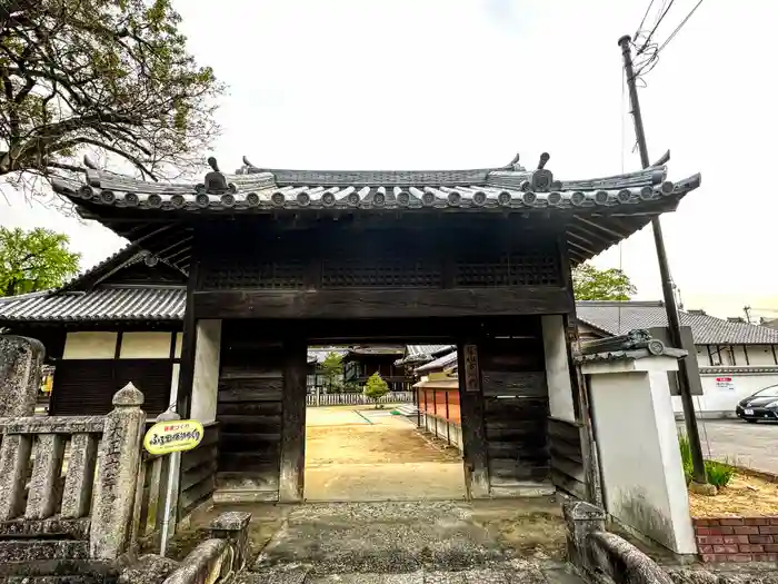 素盞嗚神社の山門