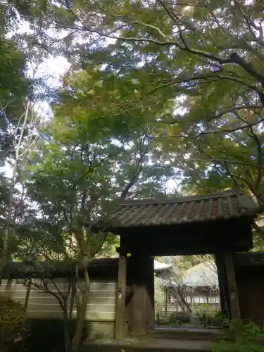 瑞泉寺の山門