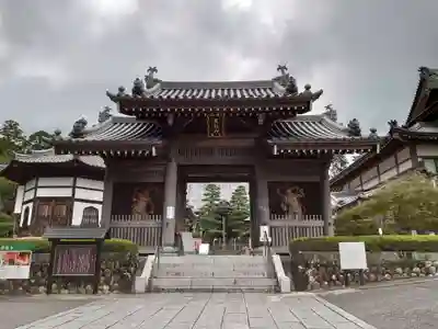 秋葉總本殿可睡斎の山門・神門