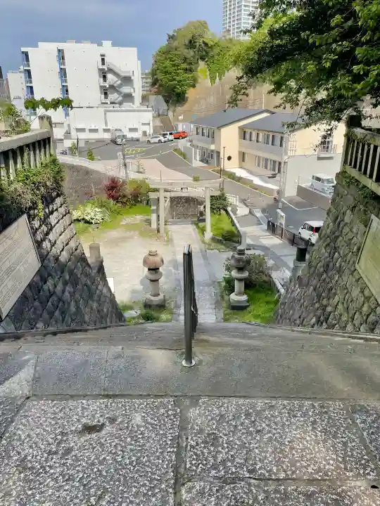 諏訪大神社の{uncategorized: "未分類", other: "その他", undefined: "問題あり", building: "その他建物", grave: "お墓", sacred_gate: "鳥居", guardian: "狛犬", statue: "像", buddha: "仏像", history: "歴史", nature: "自然", garden: "庭園", animal: "動物", pagoda: "塔", temizu: "手水舎", mountain_gate: "山門・神門", sanctuary: "本殿・本堂", subordinate: "末社・摂社", art: "芸術", scenery: "景色", jizo: "地蔵", ema: "絵馬", goshuin: "御朱印", omikuji: "おみくじ", items: "授与品その他", amulet: "お守り", goshuincho: "御朱印帳", eats: "食事", festival: "お祭り", votive_dance: "神楽", shichigosan: "七五三参", wedding: "結婚式", experience: "体験その他", initially: "初詣", around: "周辺", anti_infection: "感染症対策"}