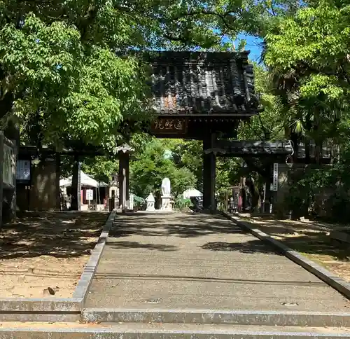 遍照院の山門・神門