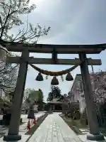 越中稲荷神社の{uncategorized: "未分類", other: "その他", undefined: "問題あり", building: "その他建物", grave: "お墓", sacred_gate: "鳥居", guardian: "狛犬", statue: "像", buddha: "仏像", history: "歴史", nature: "自然", garden: "庭園", animal: "動物", pagoda: "塔", temizu: "手水舎", mountain_gate: "山門・神門", sanctuary: "本殿・本堂", subordinate: "末社・摂社", art: "芸術", scenery: "景色", jizo: "地蔵", ema: "絵馬", goshuin: "御朱印", omikuji: "おみくじ", items: "授与品その他", amulet: "お守り", goshuincho: "御朱印帳", eats: "食事", festival: "お祭り", votive_dance: "神楽", shichigosan: "七五三参", wedding: "結婚式", experience: "体験その他", initially: "初詣", around: "周辺", anti_infection: "感染症対策"}