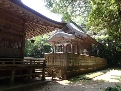 加知彌神社の本殿・本堂
