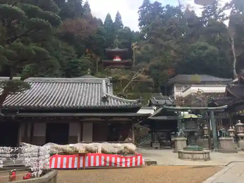 宝山寺の本殿