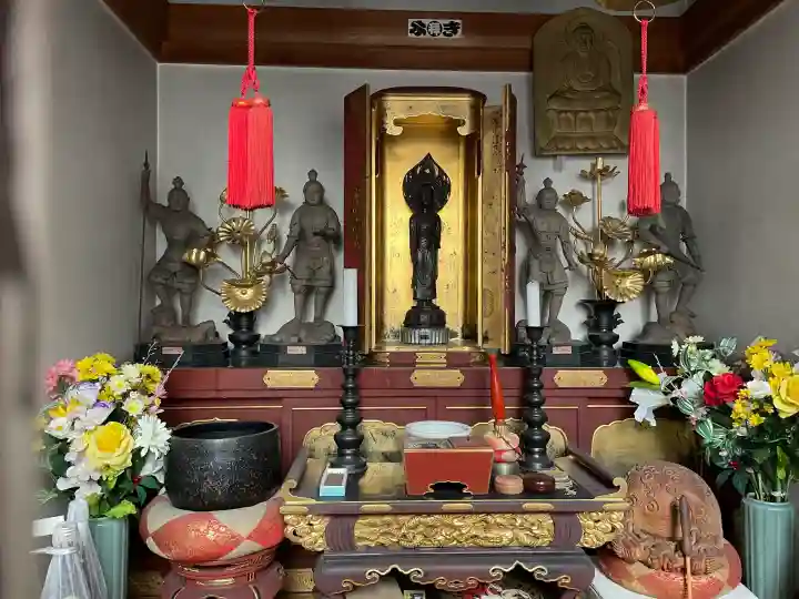 本郷薬師堂の{uncategorized: "未分類", other: "その他", undefined: "問題あり", building: "その他建物", grave: "お墓", sacred_gate: "鳥居", guardian: "狛犬", statue: "像", buddha: "仏像", history: "歴史", nature: "自然", garden: "庭園", animal: "動物", pagoda: "塔", temizu: "手水舎", mountain_gate: "山門・神門", sanctuary: "本殿・本堂", subordinate: "末社・摂社", art: "芸術", scenery: "景色", jizo: "地蔵", ema: "絵馬", goshuin: "御朱印", omikuji: "おみくじ", items: "授与品その他", amulet: "お守り", goshuincho: "御朱印帳", eats: "食事", festival: "お祭り", votive_dance: "神楽", shichigosan: "七五三参", wedding: "結婚式", experience: "体験その他", initially: "初詣", around: "周辺", anti_infection: "感染症対策"}