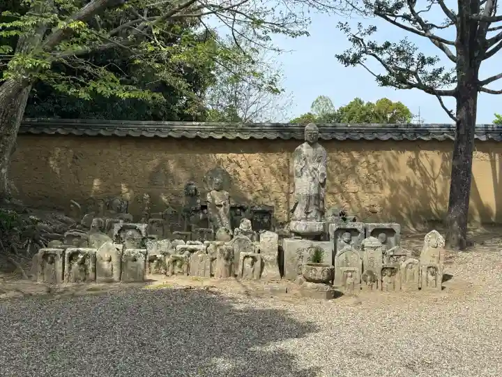 新薬師寺の{uncategorized: "未分類", other: "その他", undefined: "問題あり", building: "その他建物", grave: "お墓", sacred_gate: "鳥居", guardian: "狛犬", statue: "像", buddha: "仏像", history: "歴史", nature: "自然", garden: "庭園", animal: "動物", pagoda: "塔", temizu: "手水舎", mountain_gate: "山門・神門", sanctuary: "本殿・本堂", subordinate: "末社・摂社", art: "芸術", scenery: "景色", jizo: "地蔵", ema: "絵馬", goshuin: "御朱印", omikuji: "おみくじ", items: "授与品その他", amulet: "お守り", goshuincho: "御朱印帳", eats: "食事", festival: "お祭り", votive_dance: "神楽", shichigosan: "七五三参", wedding: "結婚式", experience: "体験その他", initially: "初詣", around: "周辺", anti_infection: "感染症対策"}